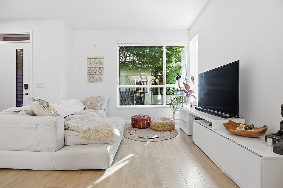24 533 E 3rd Street North Vancouver, BC - 1