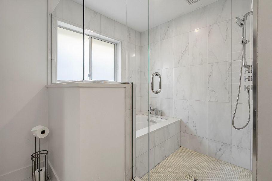 35 W 15th Avenue Vancouver, BC - 22