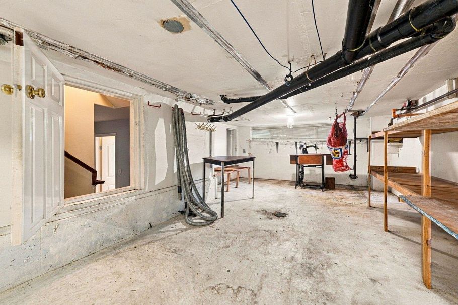 3895 Glendale Street Vancouver, BC - 36