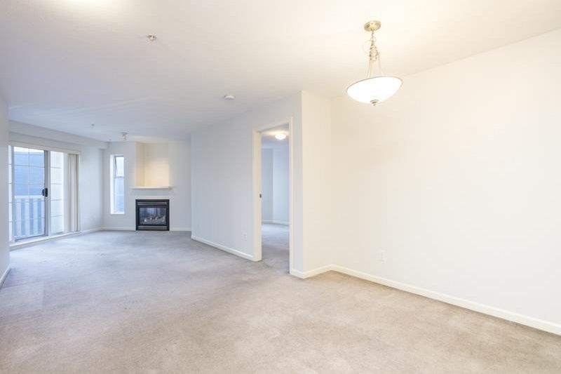 206 137 E 1st Street North Vancouver, BC - 4
