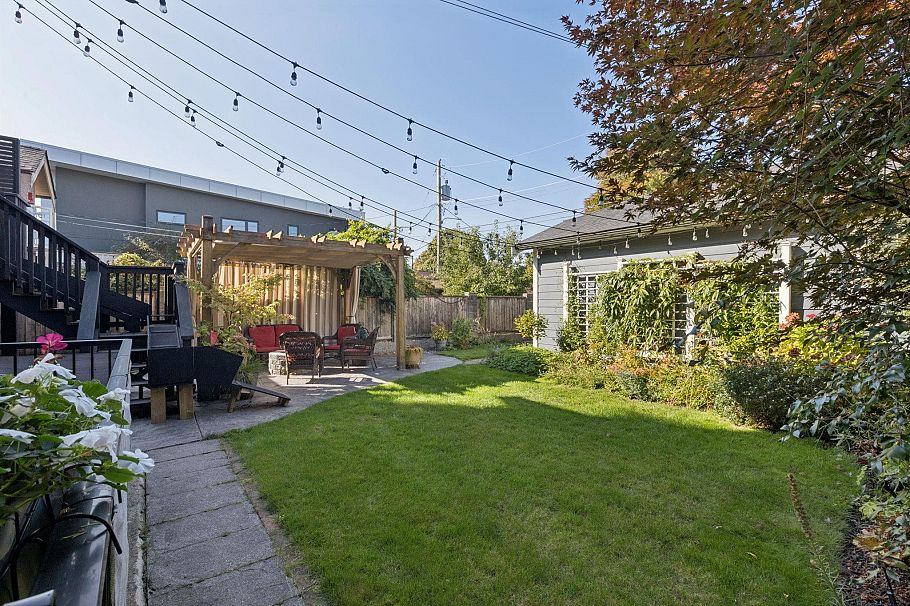 2533 Kitchener Street Vancouver, BC - 23