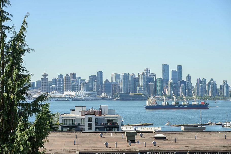 305 310 W 3rd Street North Vancouver, BC - 1