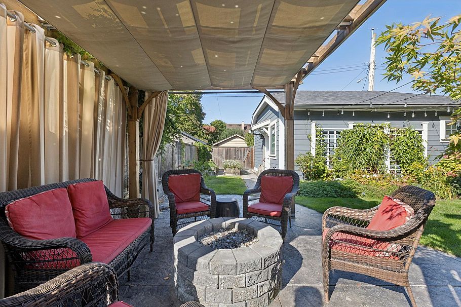 2533 Kitchener Street Vancouver, BC - 21