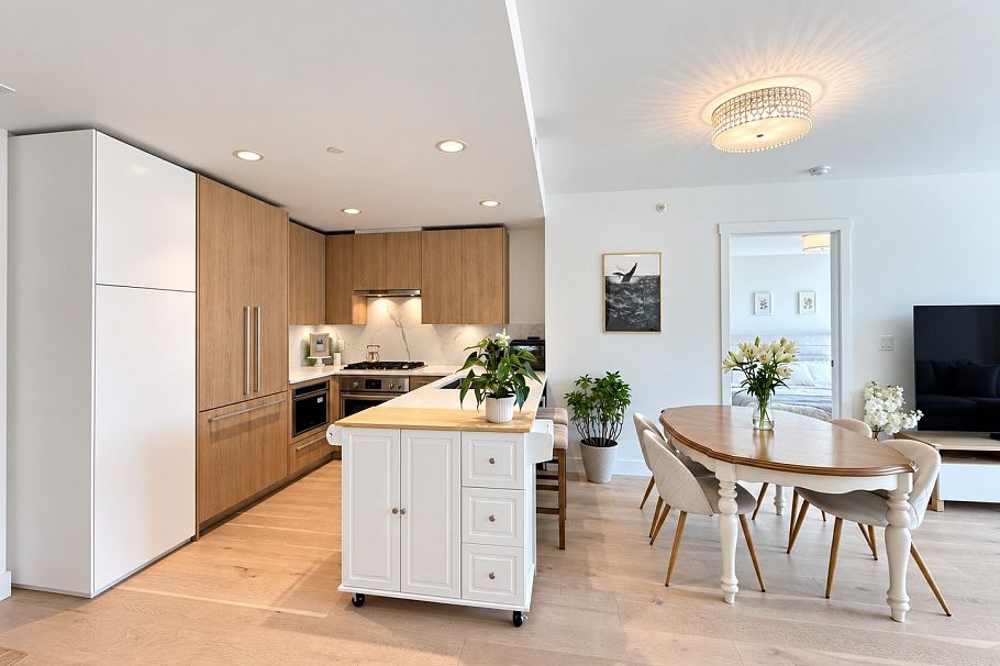305 2707 Library Lane North Vancouver, BC - 3