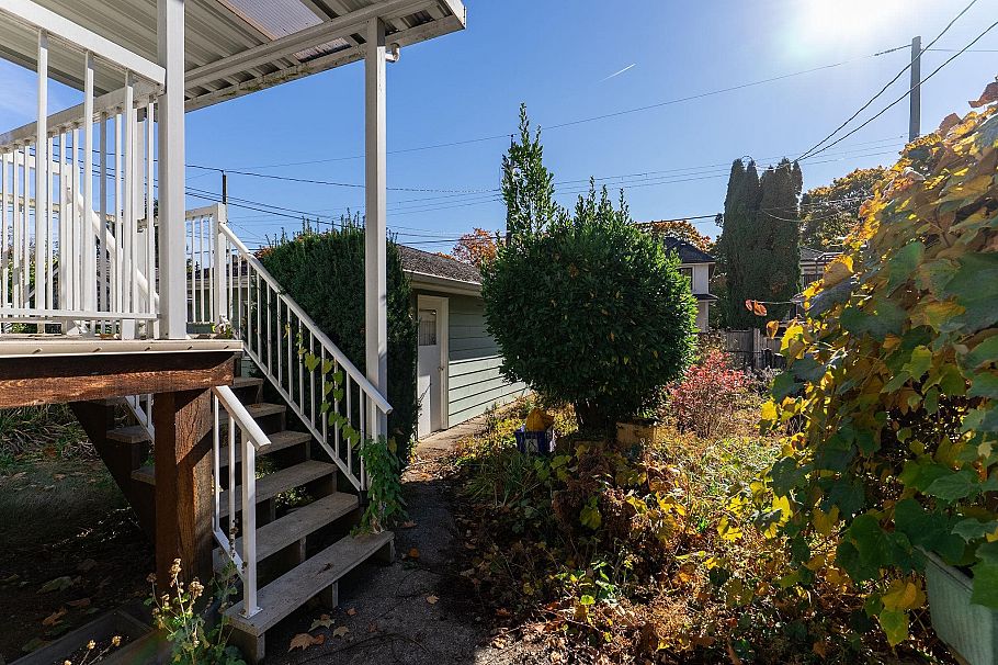 2878 W 14th Avenue Vancouver, BC - 31