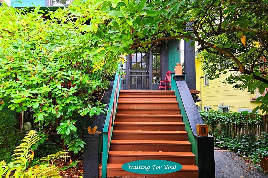 1055 E 11th Avenue Vancouver, BC - 4