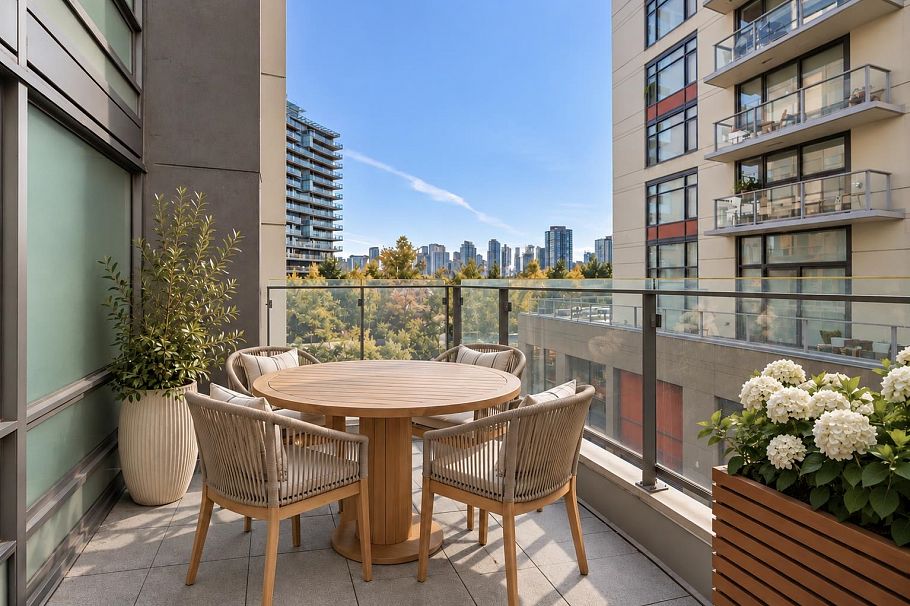 203 1788 Columbia Street Vancouver, BC - 3
