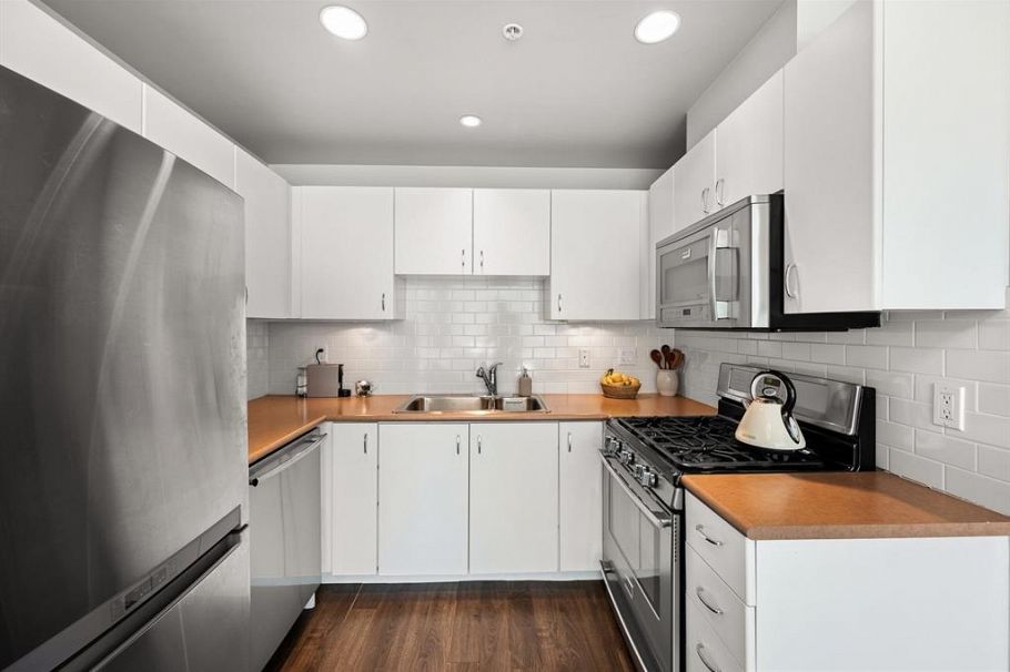 405 120 W 16 Street North Vancouver, BC - 19