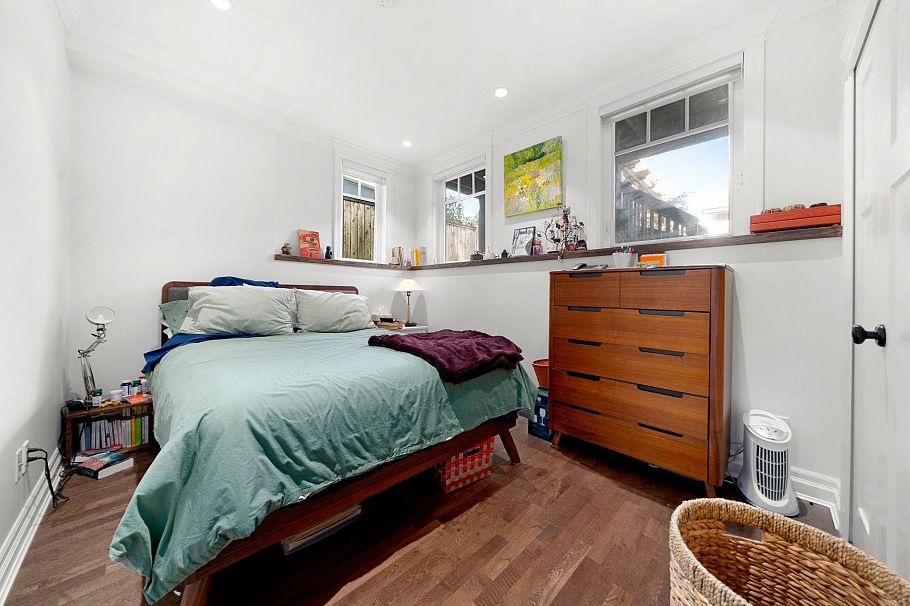 2533 Kitchener Street Vancouver, BC - 29