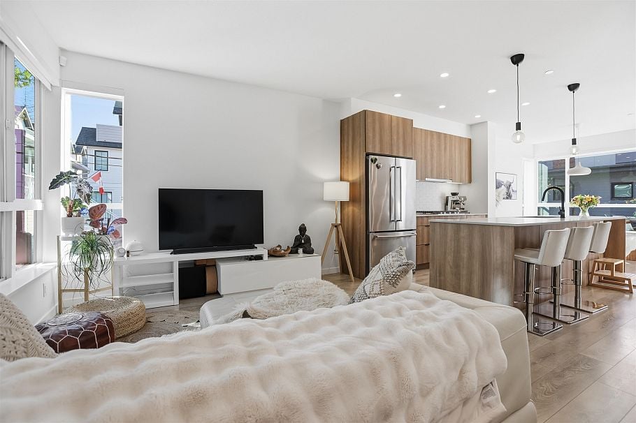 24 533 E 3rd Street North Vancouver, BC - 4