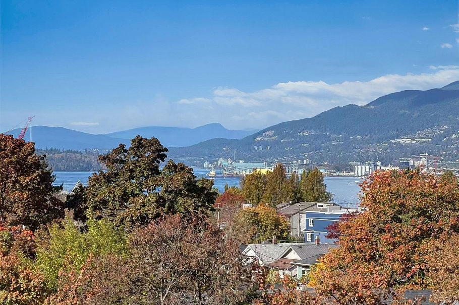 1 2554 Dundas Street Vancouver, BC - 4