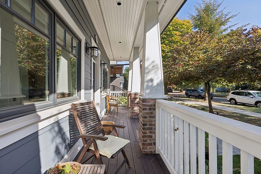2533 Kitchener Street Vancouver, BC - 2