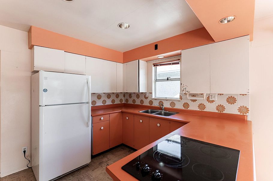 2878 W 14th Avenue Vancouver, BC - 8