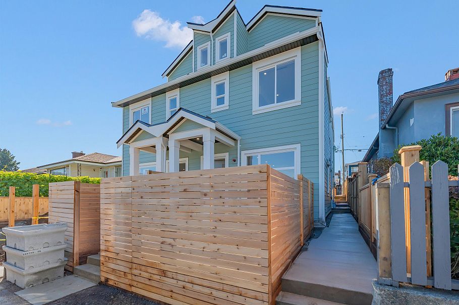 2 4587 Knight Street Vancouver, BC - 30