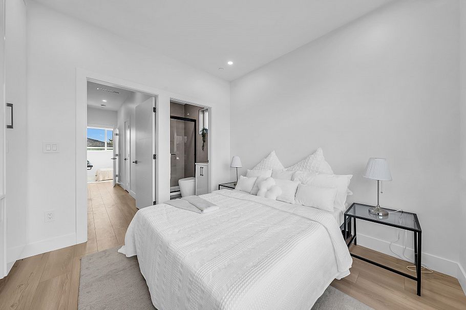 1 2554 Dundas Street Vancouver, BC - 17