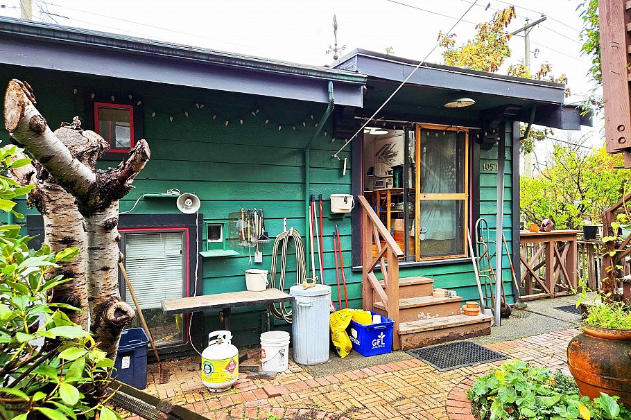1055 E 11th Avenue Vancouver, BC - 32
