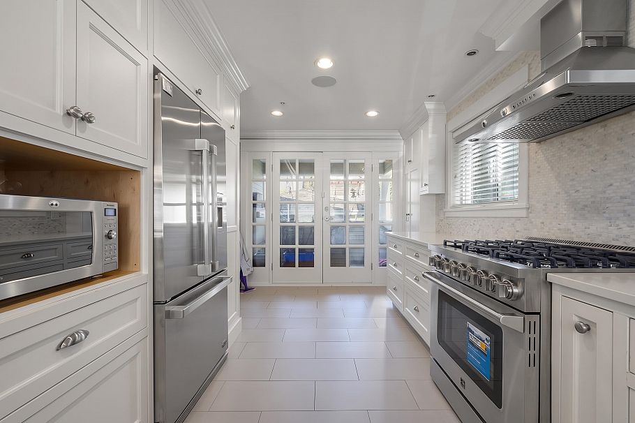 35 W 15th Avenue Vancouver, BC - 8