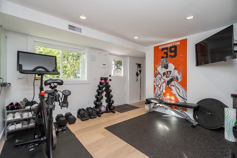 1361 E 15th Street North Vancouver, BC - 22