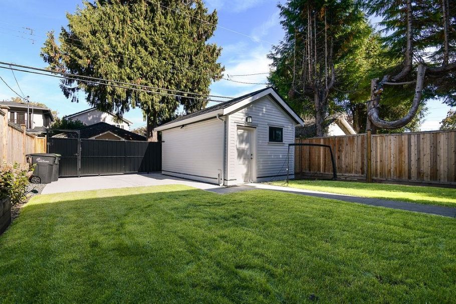 3415 W 24 Avenue Vancouver, BC - 9