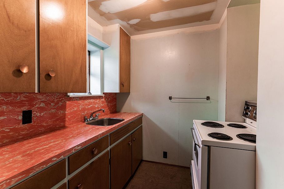 2878 W 14th Avenue Vancouver, BC - 24