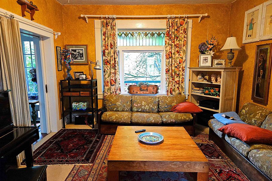 1055 E 11th Avenue Vancouver, BC - 11