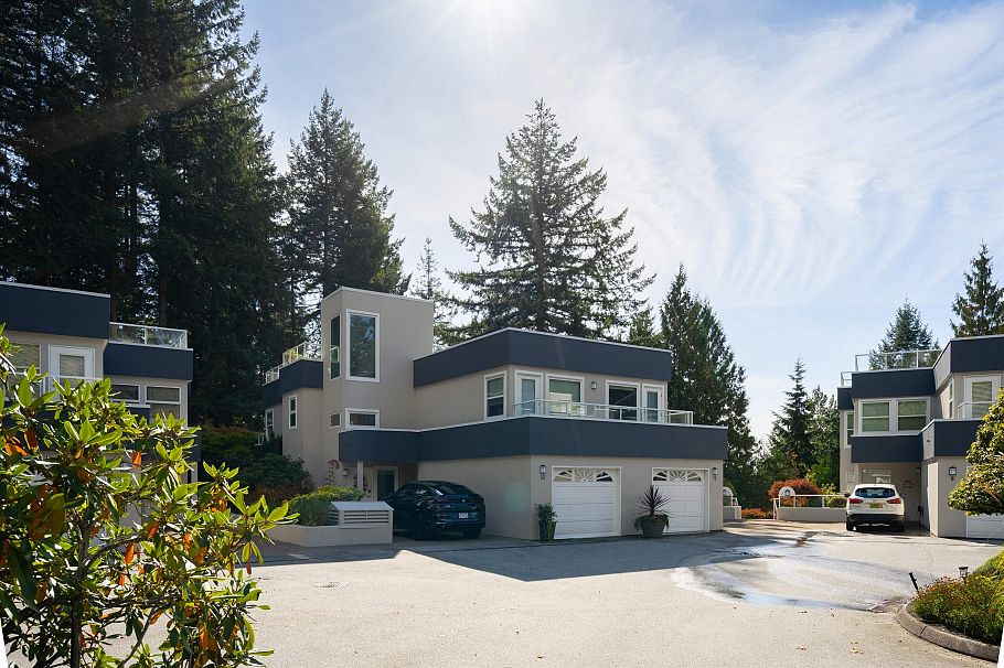 11 2425 Edgemont Boulevard North Vancouver, BC - 1