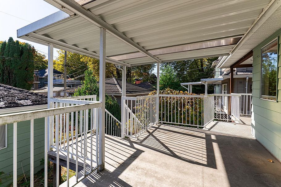 2878 W 14th Avenue Vancouver, BC - 30