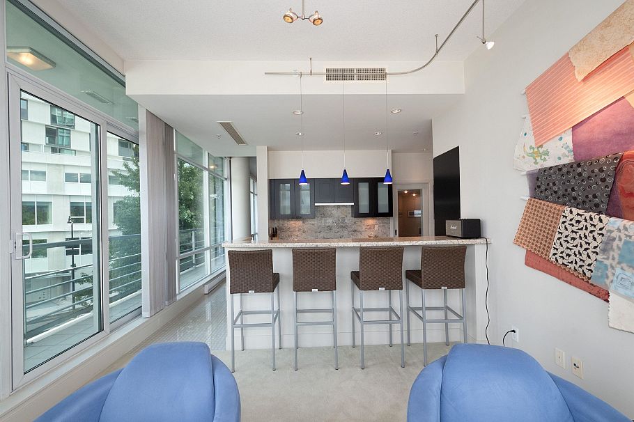 203 499 Broughton Street Vancouver, BC - 2