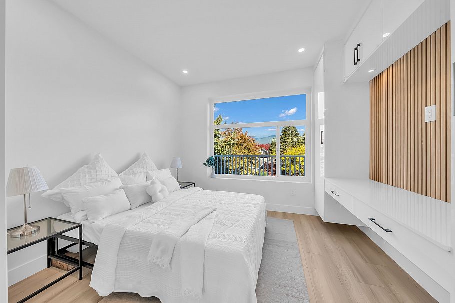 1 2554 Dundas Street Vancouver, BC - 16