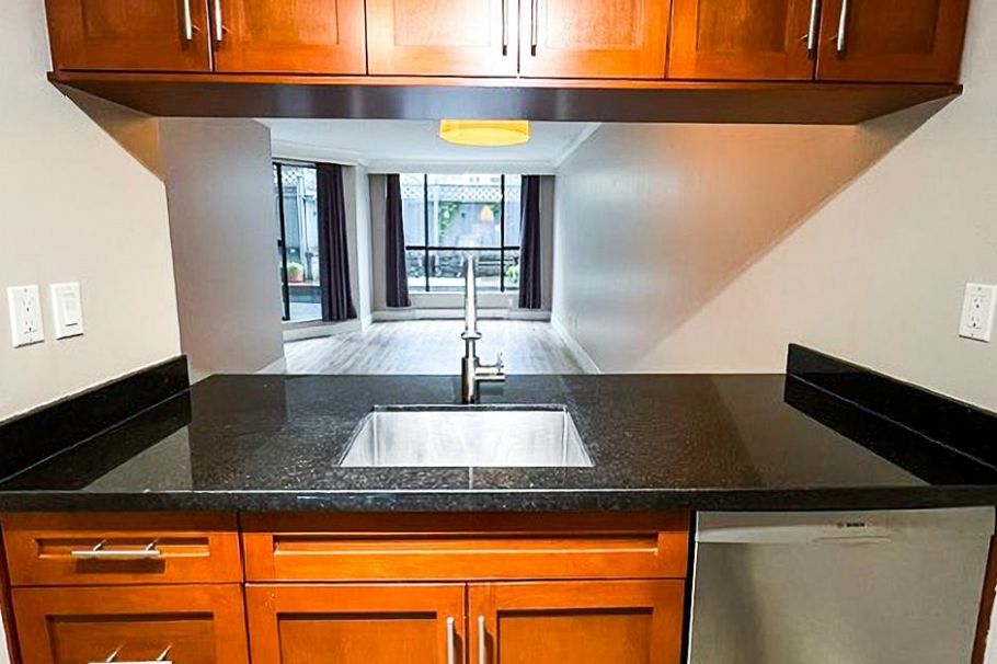 205 1270 Robson Street Vancouver, BC - 2