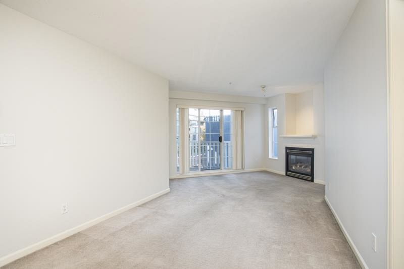 206 137 E 1st Street North Vancouver, BC - 11