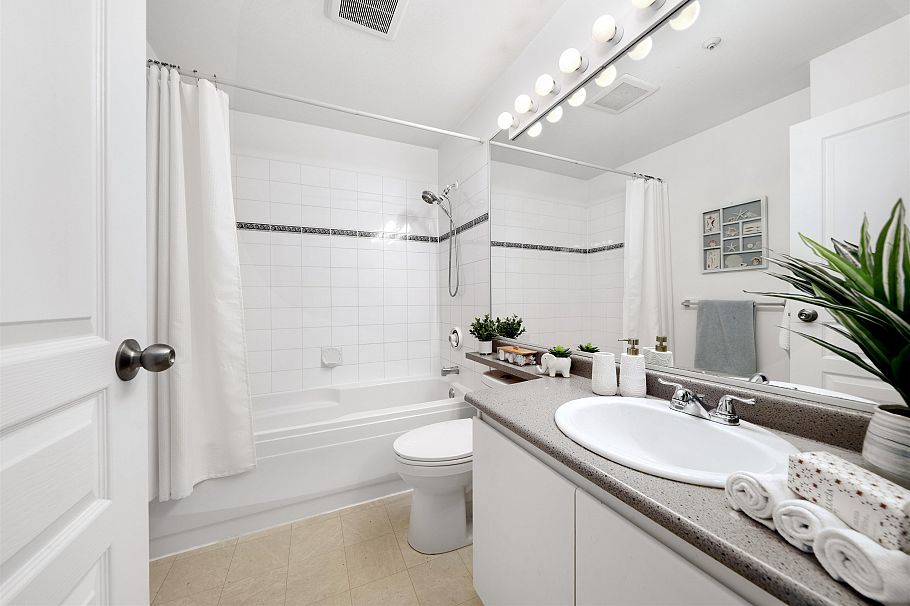 409 8430 Jellicoe Street Vancouver, BC - 18