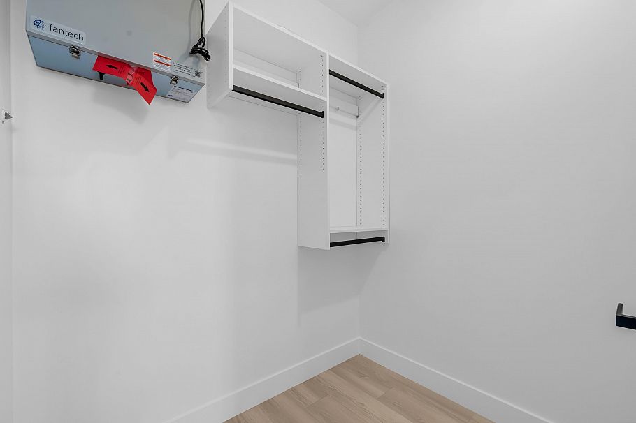 2 4587 Knight Street Vancouver, BC - 16