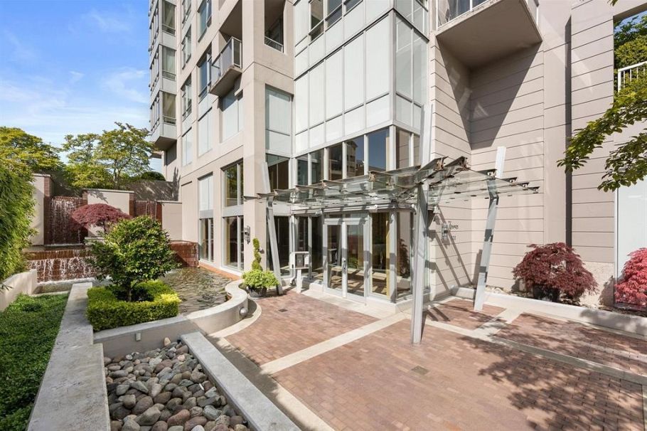 405 120 W 16 Street North Vancouver, BC - 11