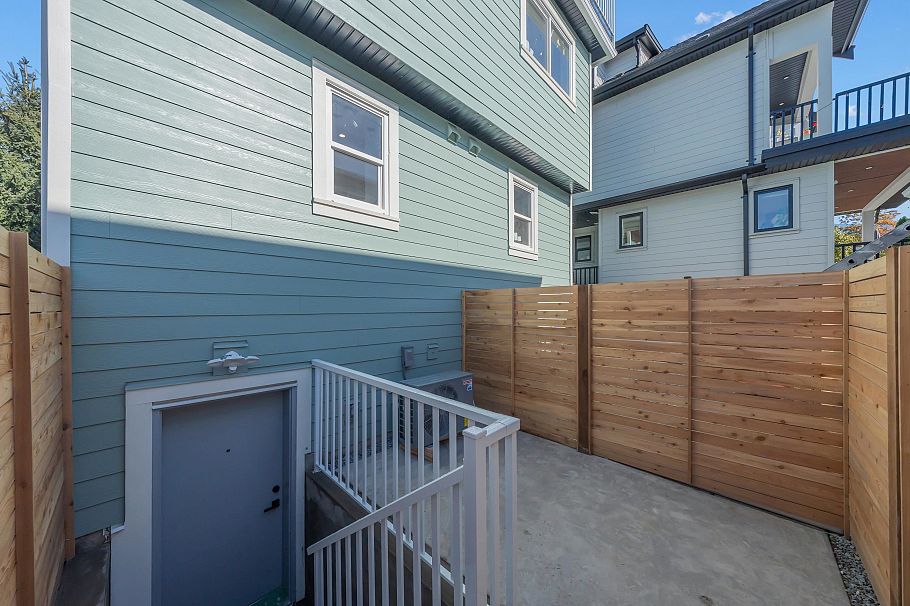 1 2554 Dundas Street Vancouver, BC - 22