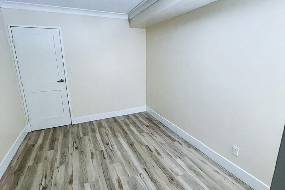 205 1270 Robson Street Vancouver, BC - 11