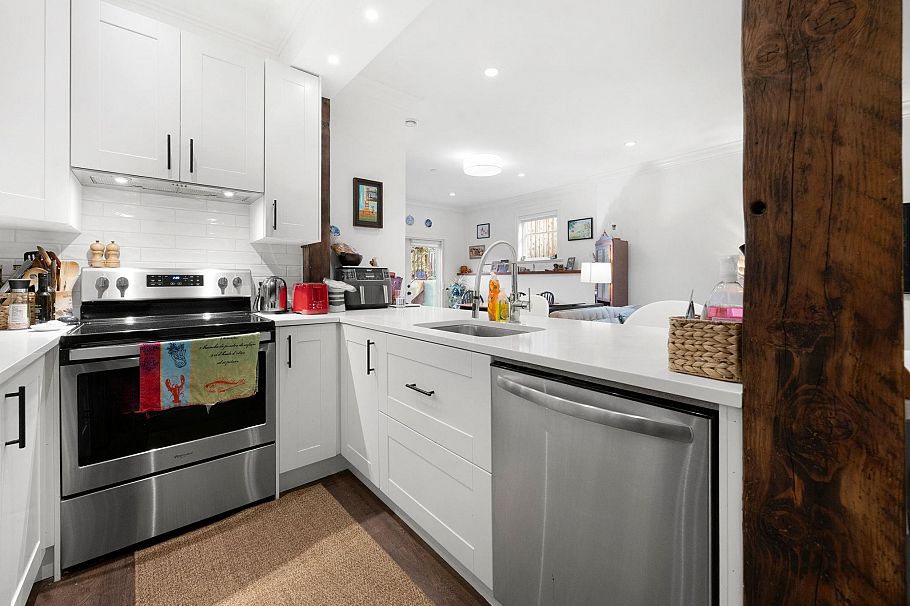 2533 Kitchener Street Vancouver, BC - 27