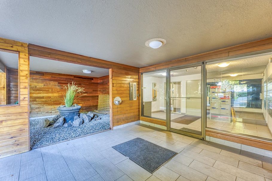 101 251 W 4th Street North Vancouver, BC - 21