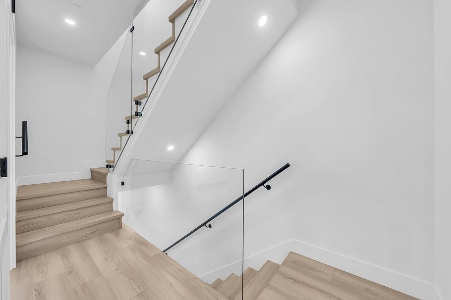2 4587 Knight Street Vancouver, BC - 23