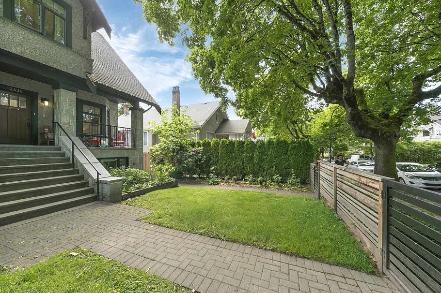 2436 W 8th Avenue Vancouver, BC - 4