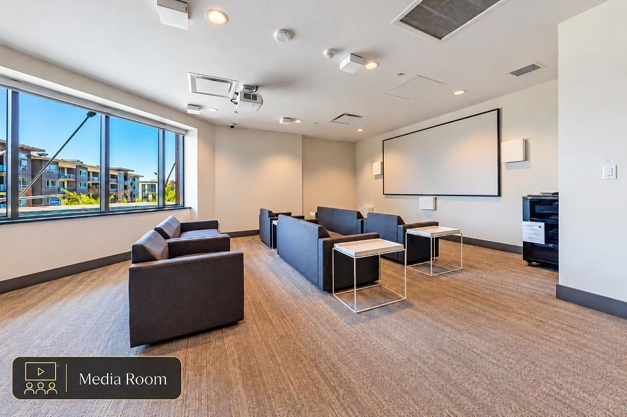 305 2707 Library Lane North Vancouver, BC - 27