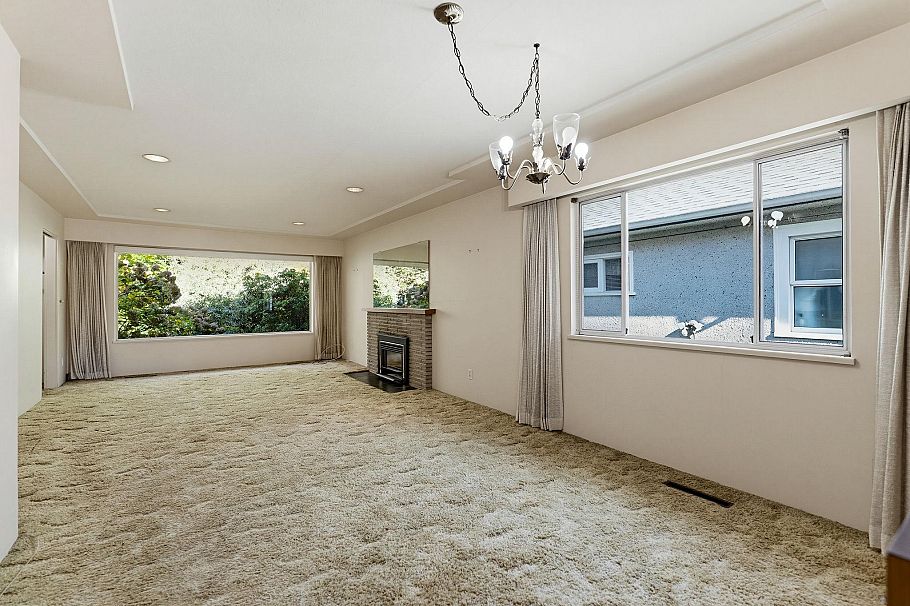 2878 W 14th Avenue Vancouver, BC - 3