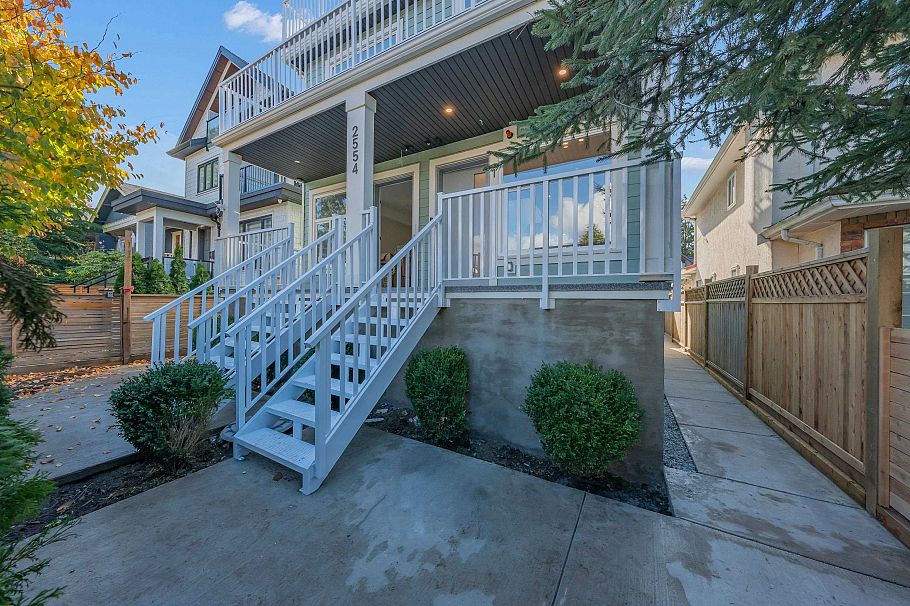 1 2554 Dundas Street Vancouver, BC - 37