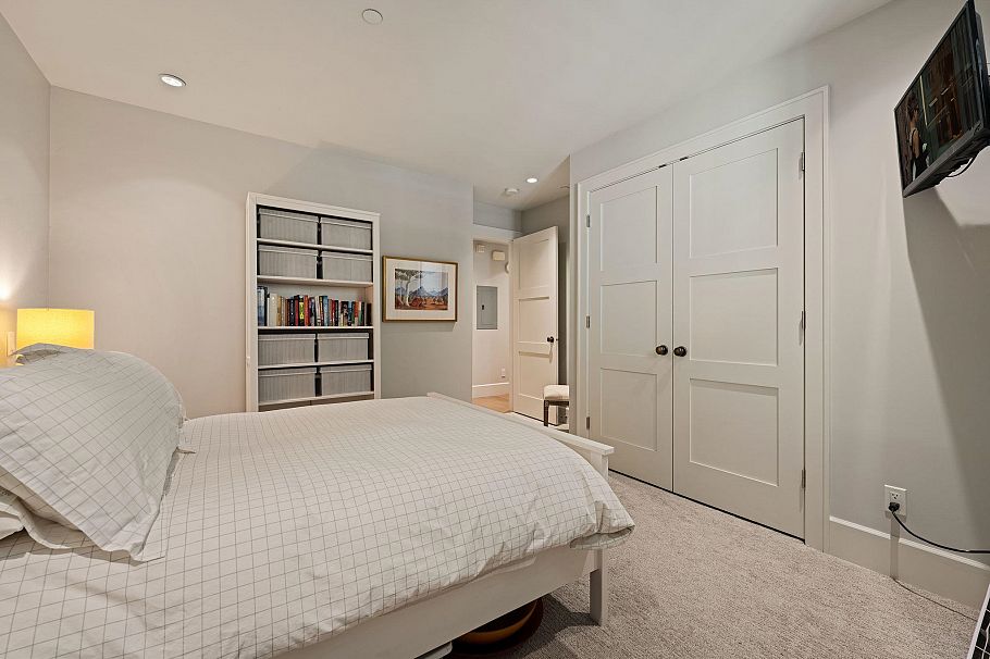 330 W 14th Avenue Vancouver, BC - 32