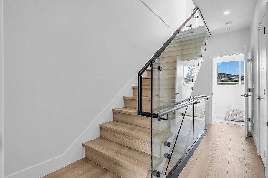 1 2554 Dundas Street Vancouver, BC - 15