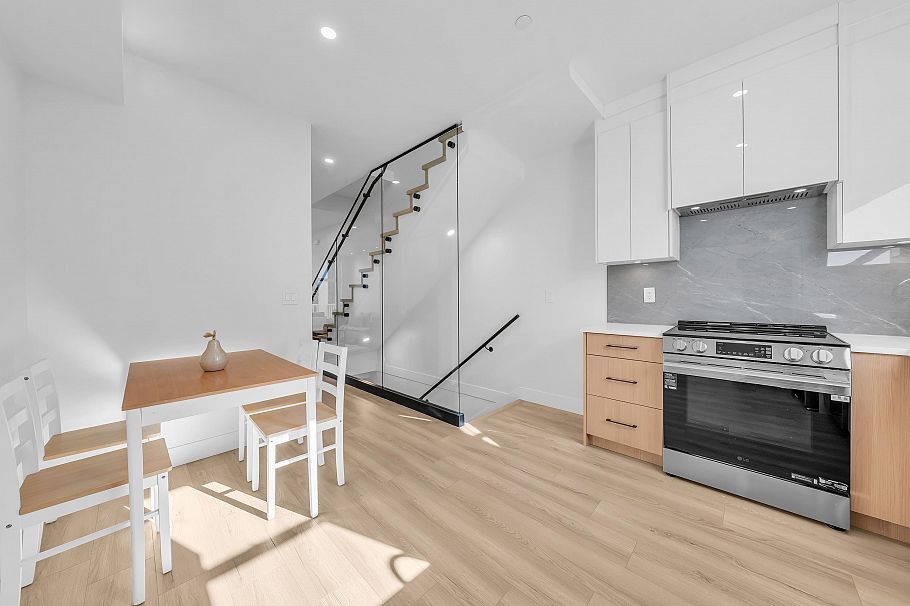 1 2554 Dundas Street Vancouver, BC - 25