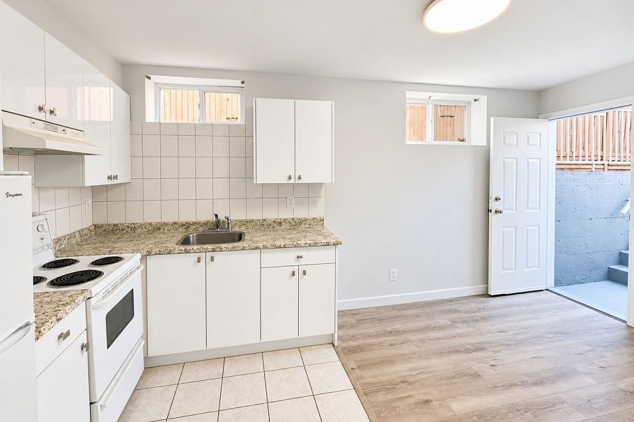 939 E 26th Avenue Vancouver, BC - 4
