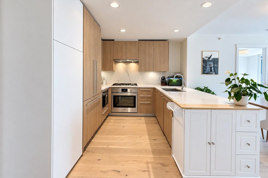305 2707 Library Lane North Vancouver, BC - 7