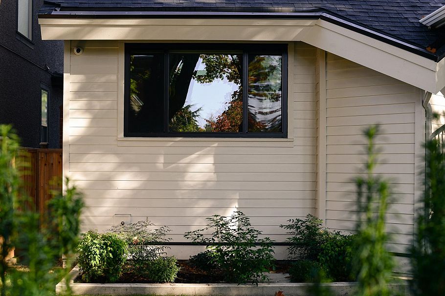 3415 W 24 Avenue Vancouver, BC - 2