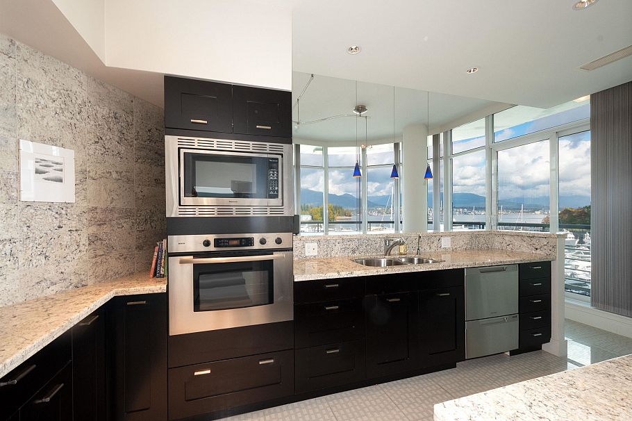 203 499 Broughton Street Vancouver, BC - 6